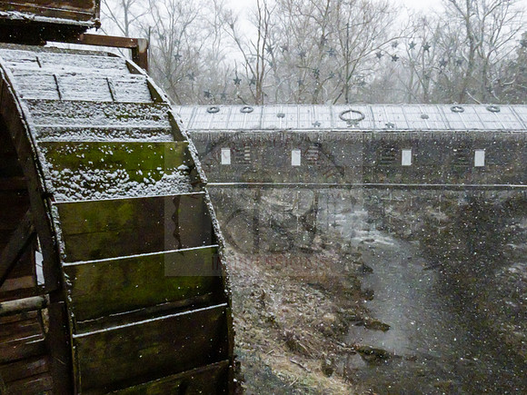 Water wheel in snow - IMG_6952
