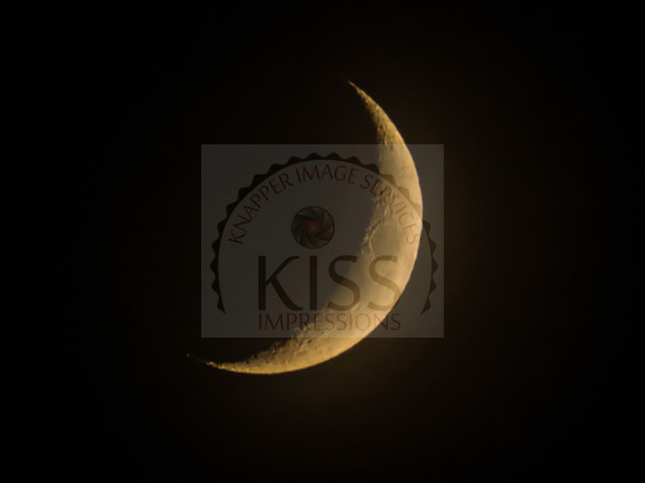 Waxing crescent moon - IMG_3272